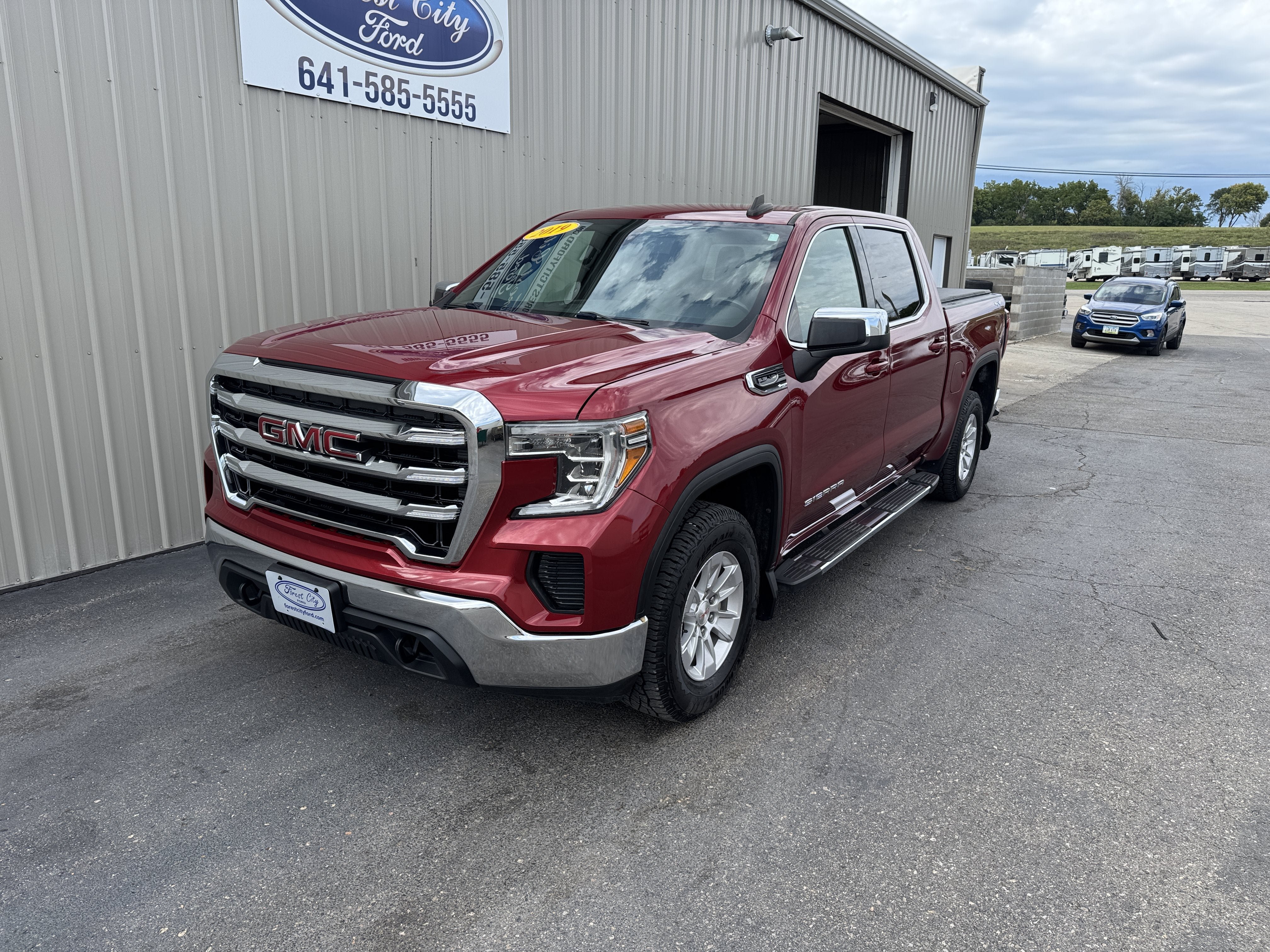 Used 2019 GMC Sierra 1500 SLE w/ SLE Value Package AWD/4WD image 2