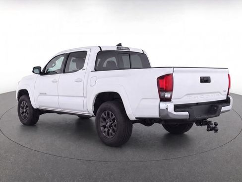 Used 2022 Toyota Tacoma SR5 RWD image 3
