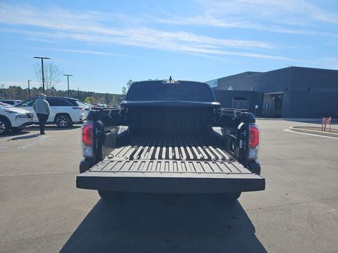 Used 2021 Toyota Tacoma TRD Off-Road w/ Technology Package image 13