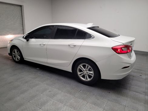 Used 2017 Chevrolet Cruze LT image 3