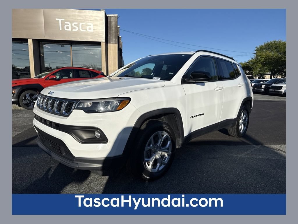 Used 2024 Jeep Compass Latitude AWD/4WD image 1