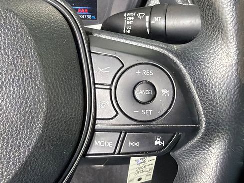 Used 2020 Toyota Corolla LE FWD image 25