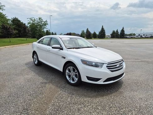 Used 2018 Ford Taurus SEL w/ Equipment Group 201A AWD/4WD image 4
