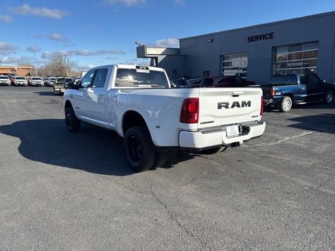 New 2026 RAM 3500 Laramie AWD/4WD image 19