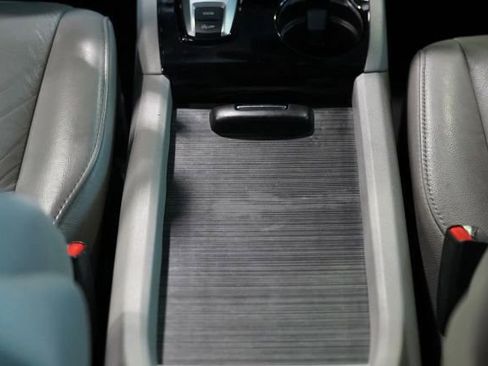 Used 2017 Honda Pilot Touring image 29