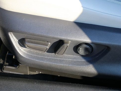 Used 2025 Toyota Camry XLE image 25