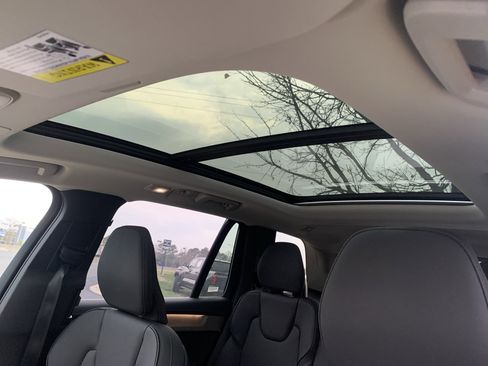 Used 2025 Volvo XC90 B5 Plus image 28