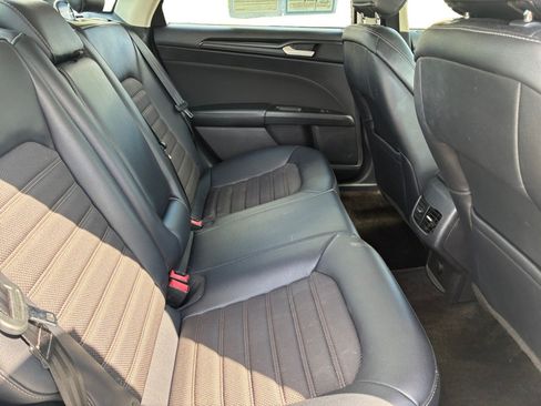 Used 2018 Ford Fusion SE w/ Equipment Group 201A FWD image 26