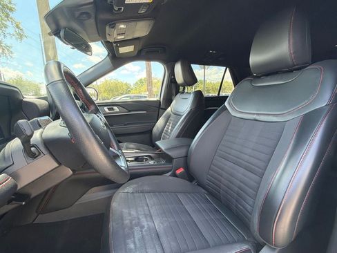 Used 2025 Ford Explorer ST-Line w/ ST-Line Street Pack AWD/4WD image 8