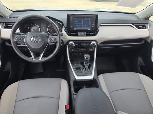 Used 2022 Toyota RAV4 XLE Premium image 14