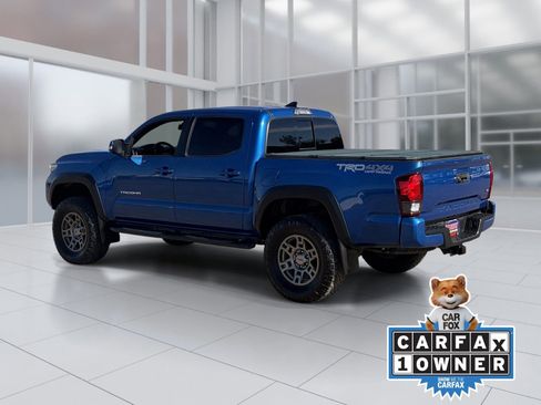 Used 2018 Toyota Tacoma TRD Off-Road w/ Technology Package image 4