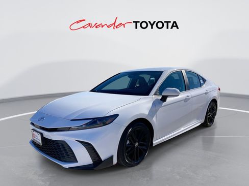 Used 2026 Toyota Camry SE image 1