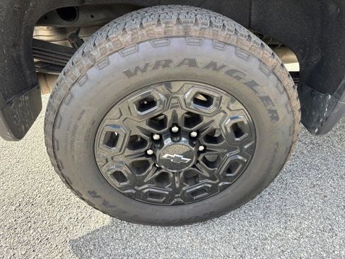 Used 2022 Chevrolet Silverado 2500 LTZ w/ LTZ Plus Package image 5