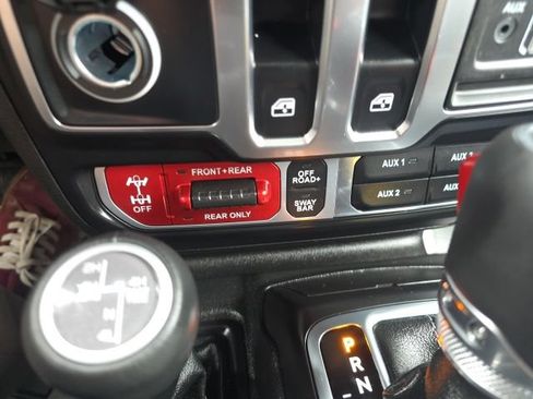 Certified 2025 Jeep Wrangler Rubicon AWD/4WD image 25