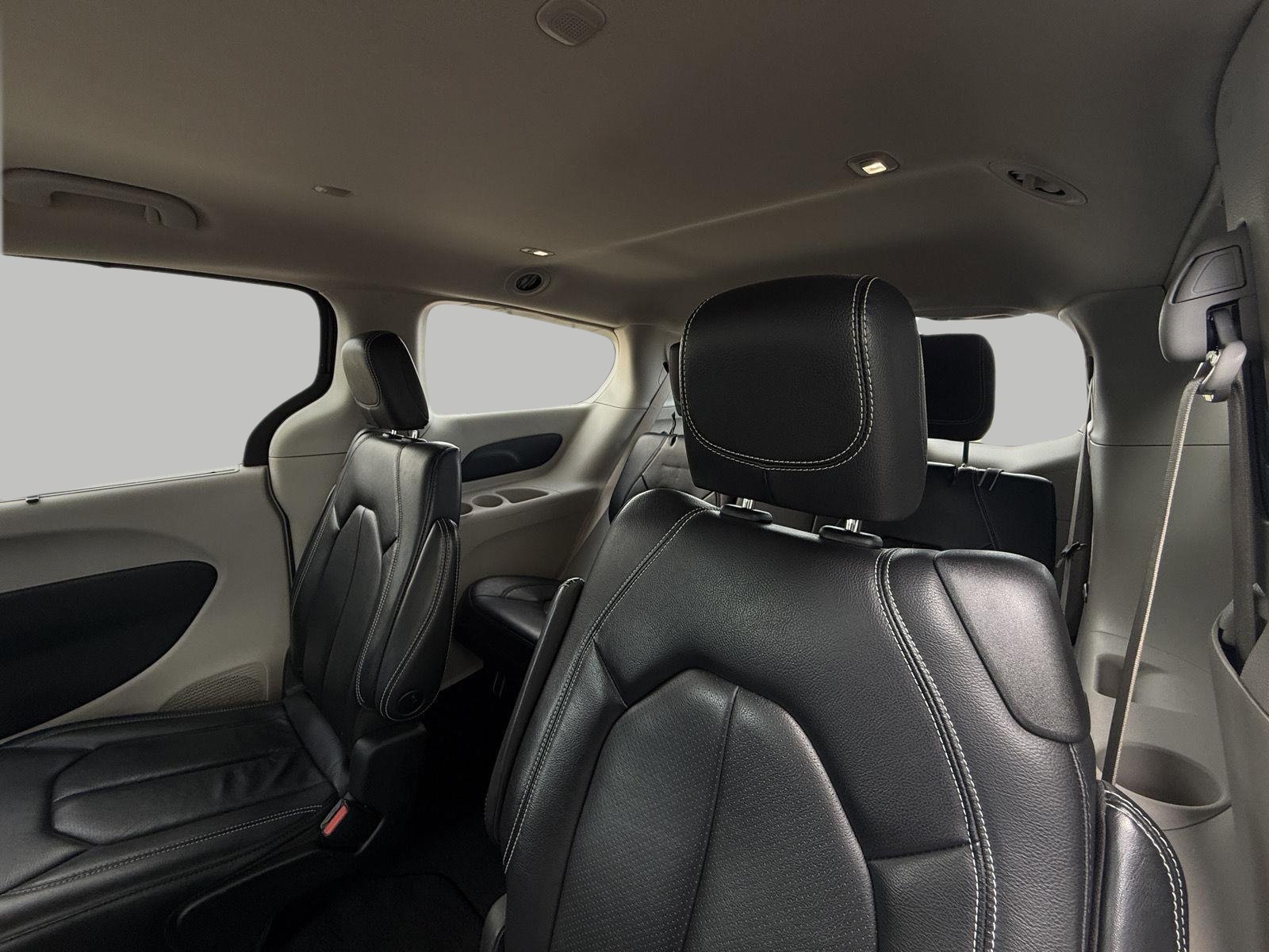 Used 2022 Chrysler Pacifica Touring-L AWD/4WD image 26