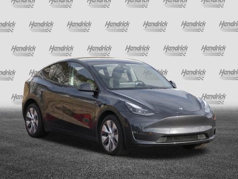 Used 2024 Tesla Model Y Long Range image 2