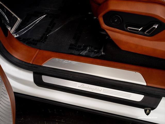 Used 2022 Lamborghini Urus AWD/4WD image 21