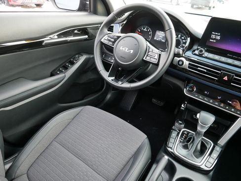 Certified 2023 Kia Seltos S w/ Navigation Package image 9