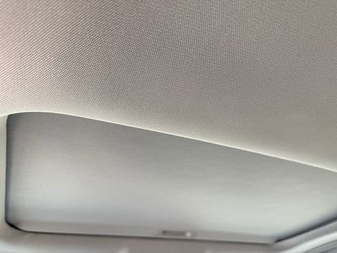 Used 2022 Toyota Highlander Limited FWD image 17