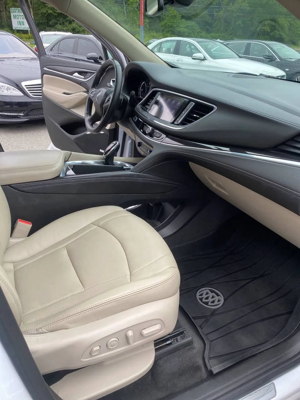 Used 2020 Buick Enclave Premium w/ Sun and Sites Package AWD/4WD image 16