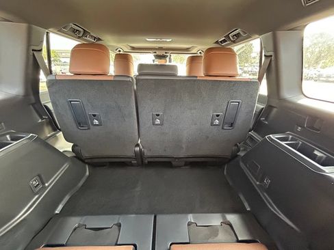 Used 2025 Lexus GX 550 w/ Accessory Package (31) AWD/4WD image 15