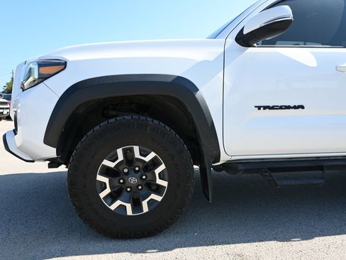 Used 2021 Toyota Tacoma TRD Off-Road w/ Technology Package AWD/4WD image 7