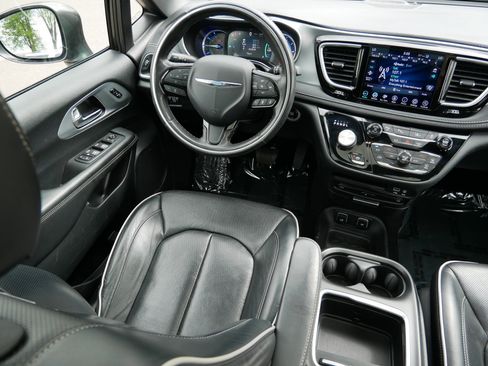 Used 2020 Chrysler Pacifica Limited w/ Advanced Safetytec Group FWD image 8