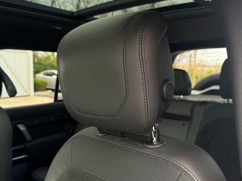 Used 2023 Land Rover Defender 110 image 16