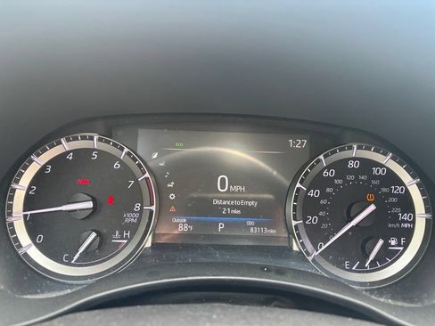 Used 2022 Toyota Highlander XLE FWD image 12