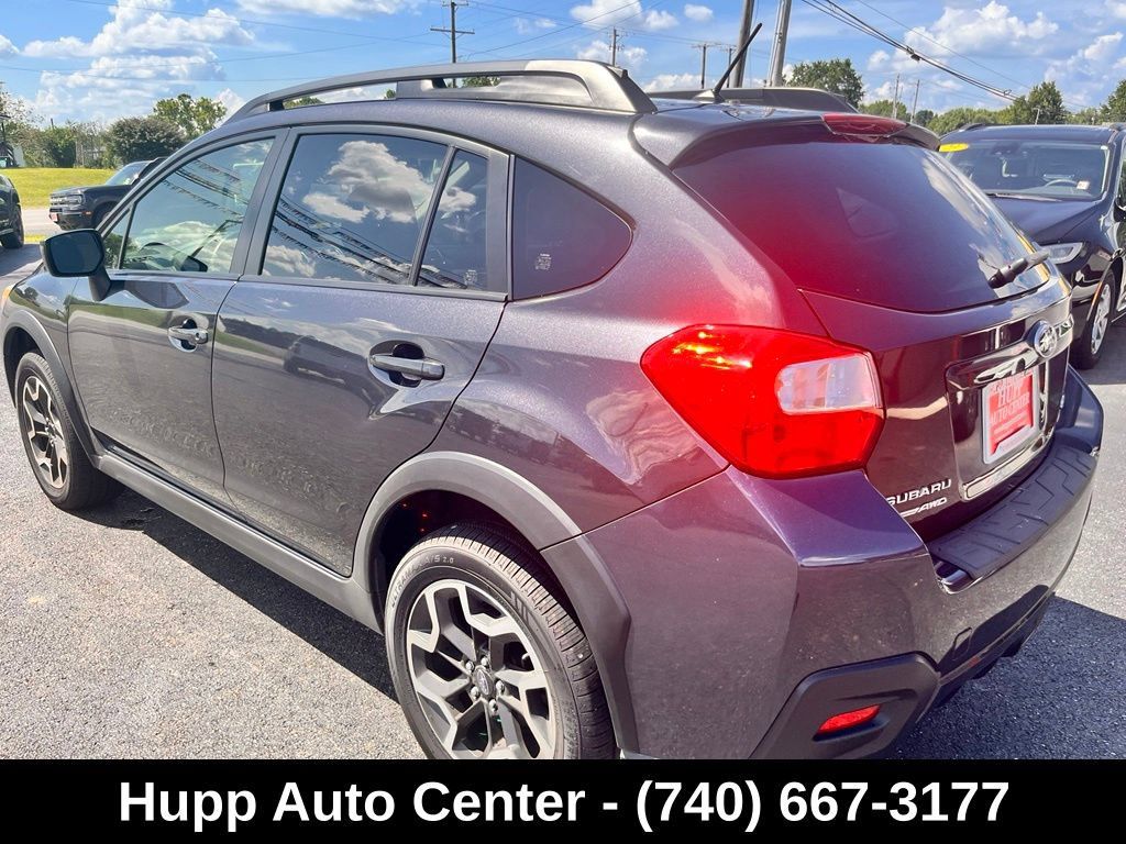 Used 2017 Subaru Crosstrek 2.0i Premium w/ Moonroof Package AWD/4WD image 6