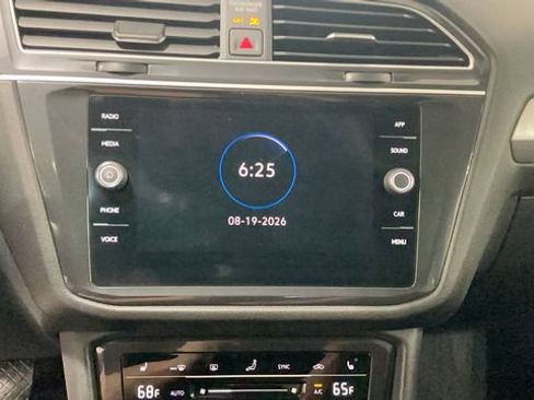 Certified 2024 Volkswagen Tiguan SE AWD/4WD image 16
