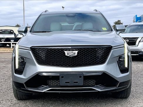 Used 2024 Cadillac XT4 Sport image 3