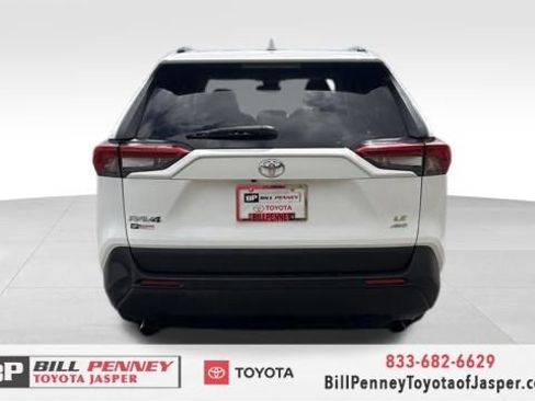 Used 2020 Toyota RAV4 LE image 4