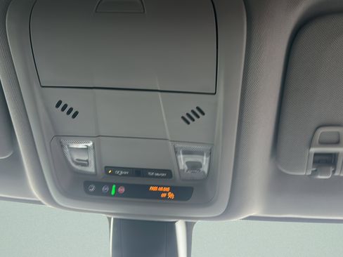 Used 2025 Chevrolet Blazer LT image 52