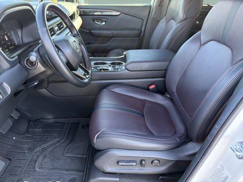 Certified 2025 Honda Pilot Black Edition image 15