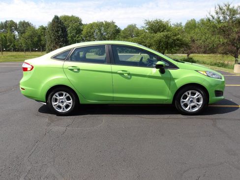 Used 2014 Ford Fiesta SE FWD image 2