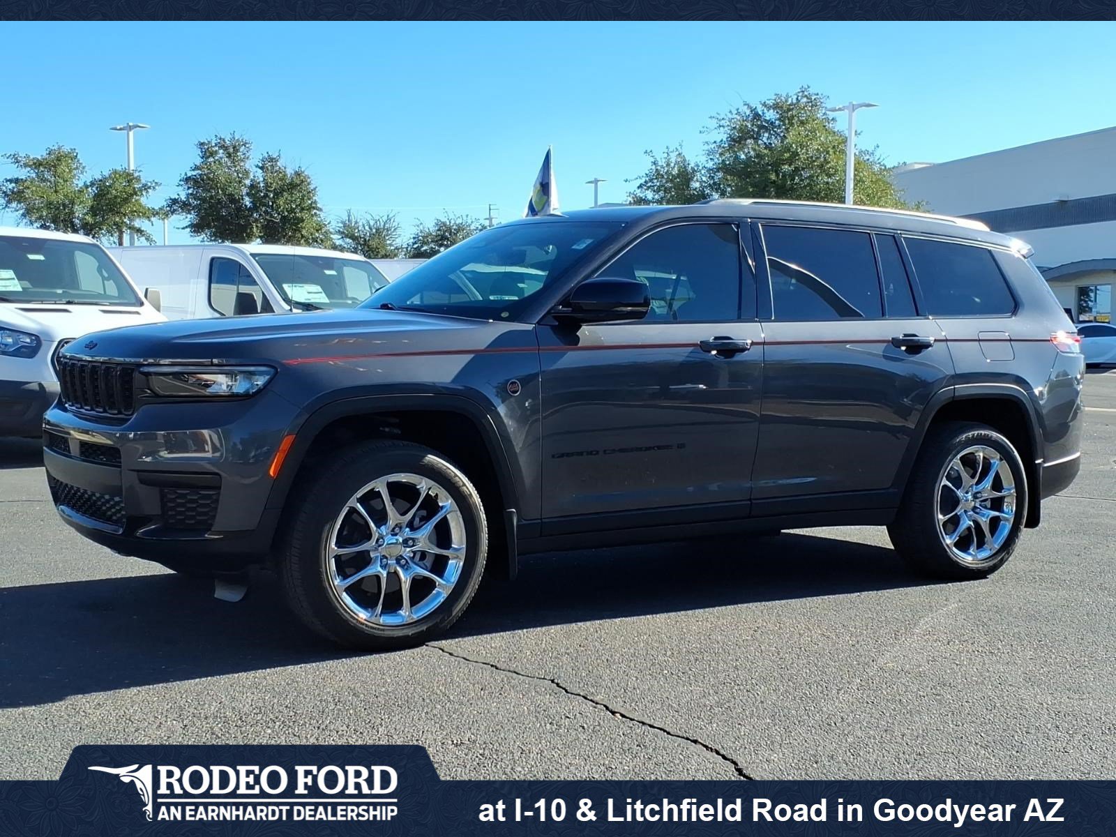 Used 2025 Jeep Grand Cherokee L Laredo RWD image 1