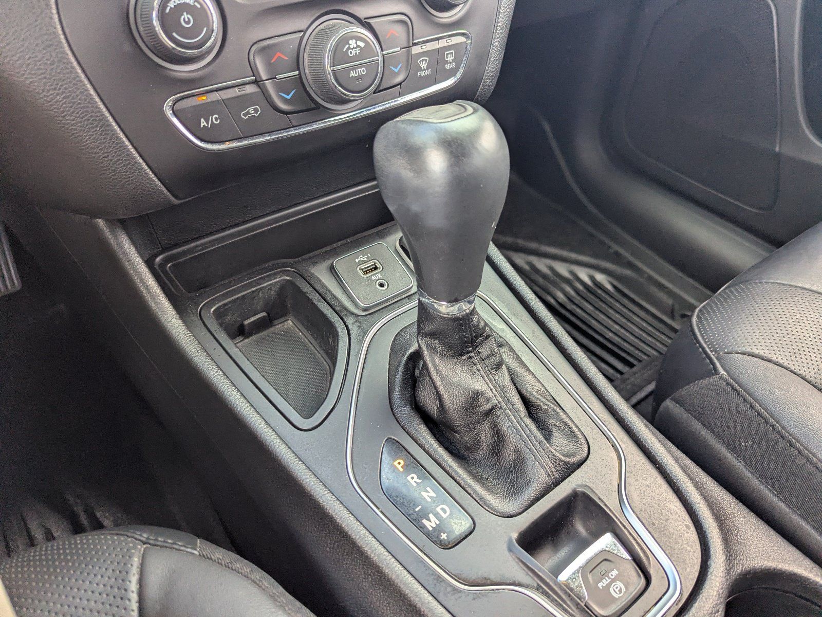 Used 2020 Jeep Cherokee Latitude Lux w/ Comfort/Convenience Group FWD image 29