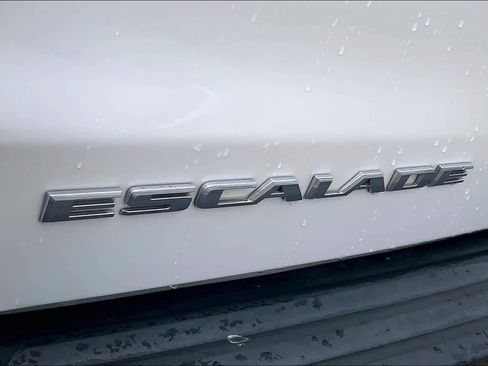 Used 2018 Cadillac Escalade ESV Luxury image 10