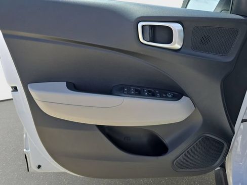 Used 2025 Hyundai Venue SEL FWD image 29