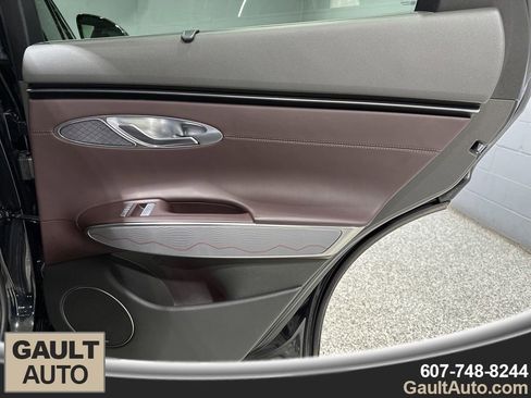 Used 2022 Genesis GV70 2.5T w/ Advanced Package image 21