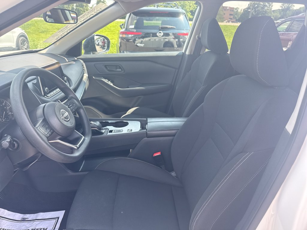 Used 2024 Nissan Rogue S FWD image 13