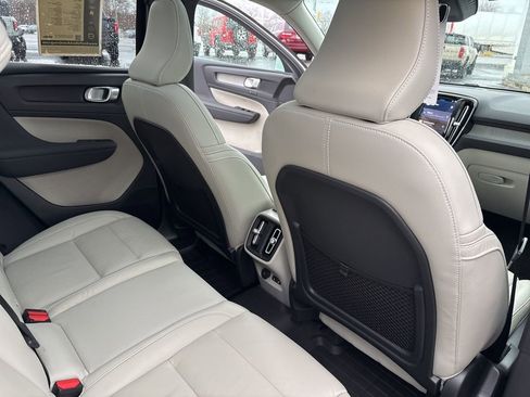 Certified 2023 Volvo XC40 B5 Plus w/ Climate Package image 17