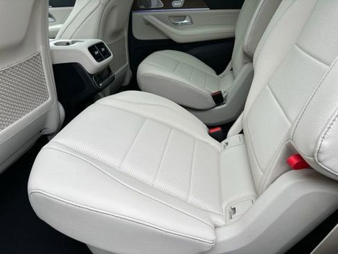 Used 2025 Mercedes-Benz GLS 450 4MATIC image 41
