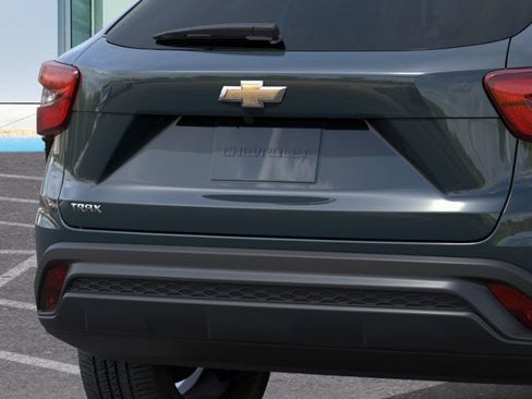 New 2026 Chevrolet Trax LS w/ LS Convenience Package FWD image 14