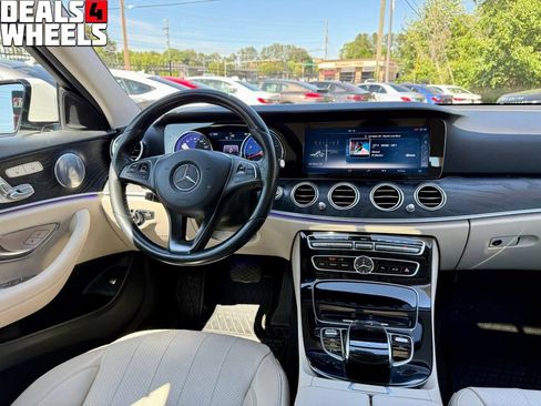 Used 2017 Mercedes-Benz E 300 4MATIC image 18