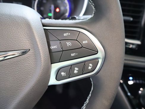 New 2026 Chrysler Pacifica Select image 24