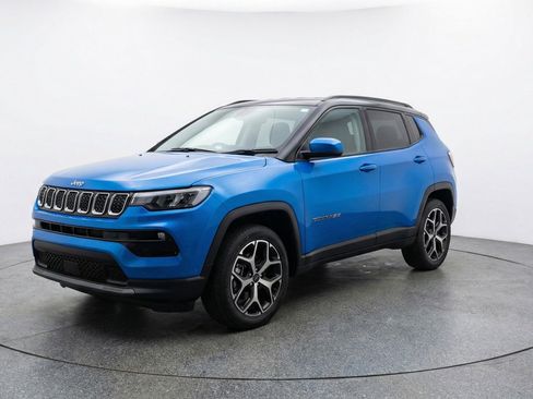 Used 2025 Jeep Compass Limited image 3