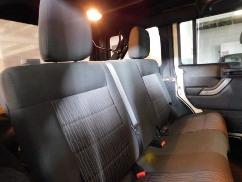 Used 2012 Jeep Wrangler Unlimited Sport image 13