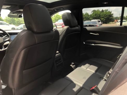 Used 2023 Cadillac XT4 Premium Luxury w/ Technology Package AWD/4WD image 6